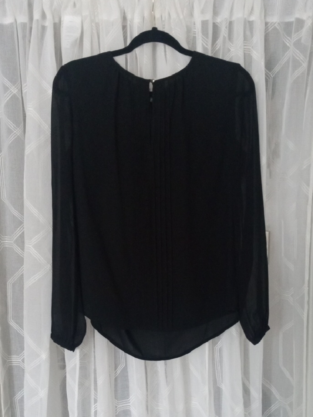 Banana Republic Black Pintuck Slightly Sheer Long-Sleeve Blouse Size S